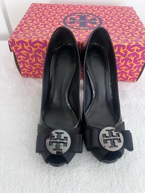 Tory Burch Black Patent Peep-Toe Pumps with Grosgrain Bow and Logo Medallion